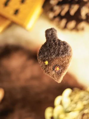 Broche Maison-Gland