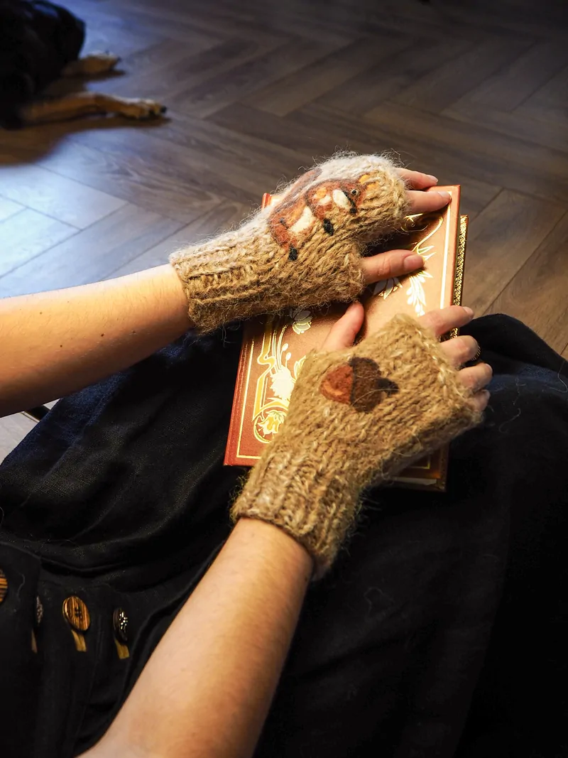 Mitaines Tatouées -écureuil et gland – Image 2