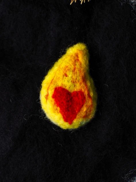Broche cœur en flamme – Image 2